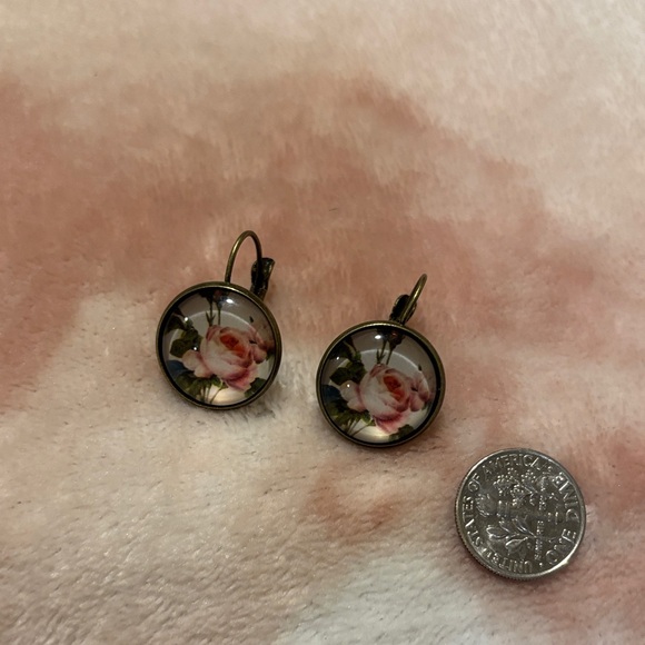 Romantic Pink Rose Floral Glass Cabachon Fashion Earrings NWT .75” - Picture 14 of 15